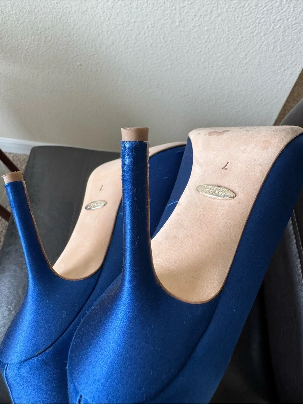 Badgley Mischka Royal Blue Pointed Toe Pumps with Crystal Buckle 7 size - Picture 5 of 7